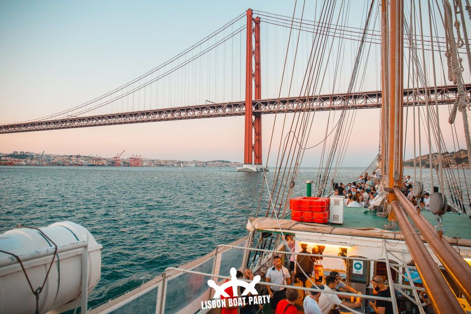 Lisbon: Sunset Boat Party with 2 Drinks and Free Club Entry - Meeting point at Cais da Rocha do Conde de Obidos: don’t arrive “almost”