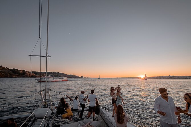 Lisbon : Sunset Catamaran Boat Tour with Music and Drinks - Key highlights you’ll care about