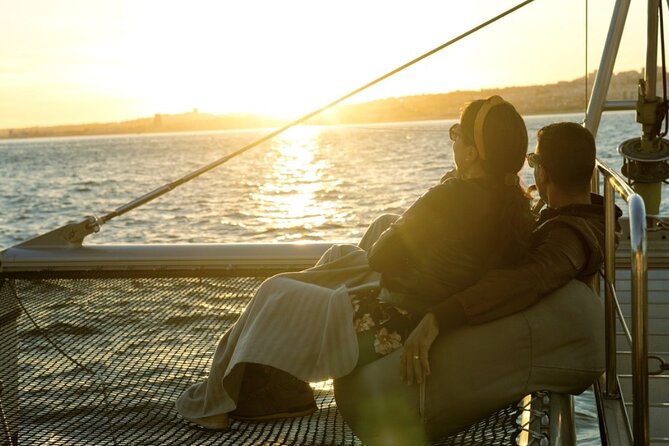 Lisbon : Sunset Catamaran Boat Tour with Music and Drinks - Should you book this sunset catamaran tour?