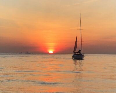 Lisbon: Sunset Cruise with Drinks - Meeting at Doca do Bom Sucesso and getting the right mindset