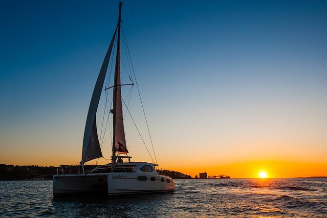 Lisbon: Sunset Cruise With Drinks on Spacious Yacht - Oceanic Lounge Start: Finding the Boat Without Stress