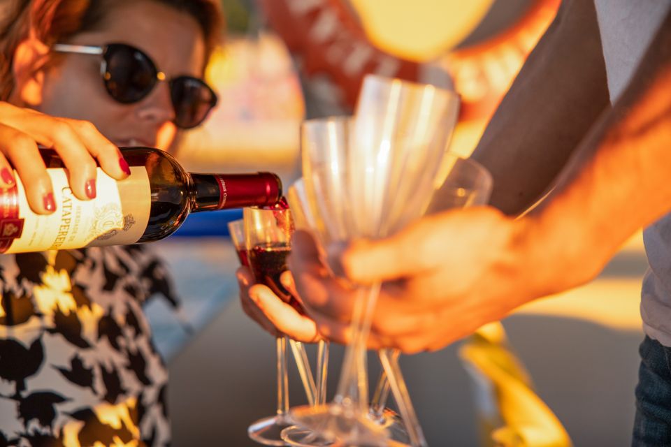 Lisbon: Sunset Cruise with Live DJ and Drinks - What to wear and how to choose your seat for photos