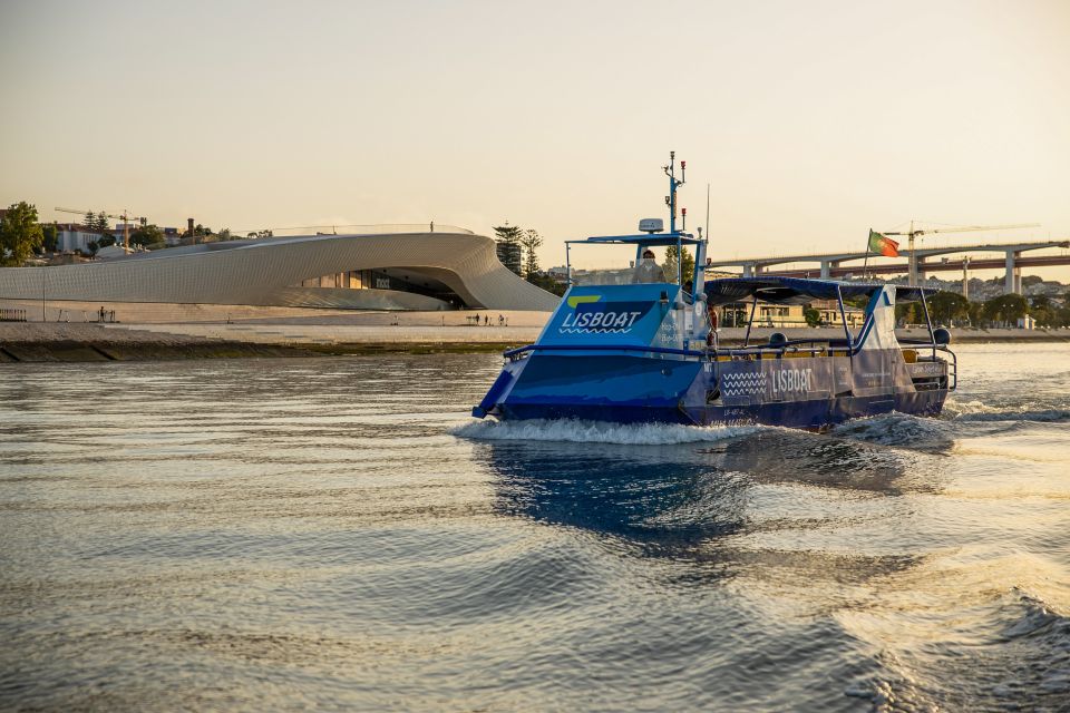 Lisbon: Sunset Cruise with Live DJ and Drinks - The 90-minute river loop: what you actually see