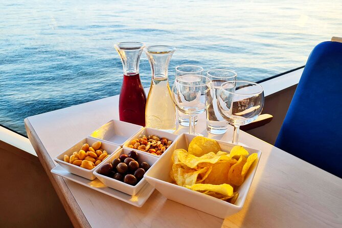 Lisbon Sunset cruise with Welcome Drink and Snack included - Belém Lighthouse and Tower: color on the promenade