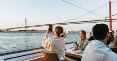 Lisbon: Sunset Cruise with Welcome Drink and Snacks - Getting There: Estação Ferroviária do Sul e Sueste and the Red Dolphin Logo