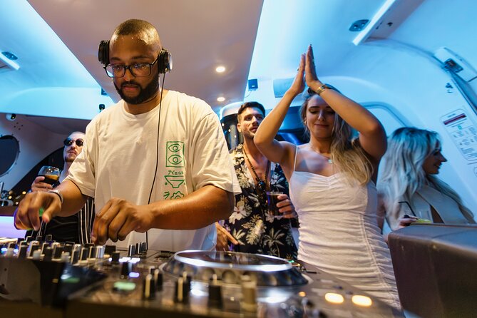 Lisbon – Sunset DJ & Porto Tonic Premium Boat Experience - The best kind of traveler for this cruise