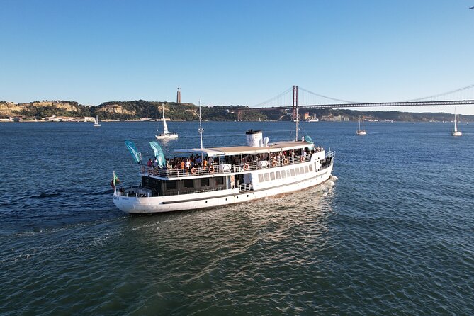 Lisbon: Sunset on board with music & drinks - Key Things I’d Plan Around