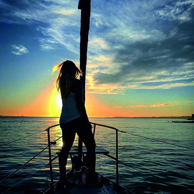 Lisbon: Sunset Sailing Cruise with Wine - Key things you’ll notice right away