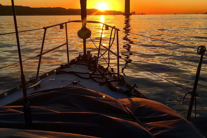 Lisbon Sunset Sensations on a Private Sailing Boat with wine&snacks - Wine, snacks, and crew style: Manuel, Filipa, João, Mariana, and Apollo