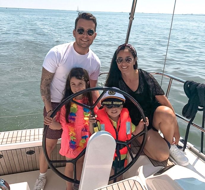 Lisbon: Tagus River Cruise, Morning, Day, Sunset, or Night - FAQ