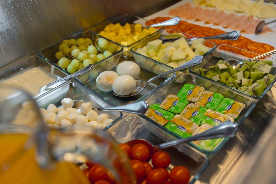 Lisbon: Tagus River Cruise With Brunch - From Deck-Level Views to the Big Lisbon Landmarks