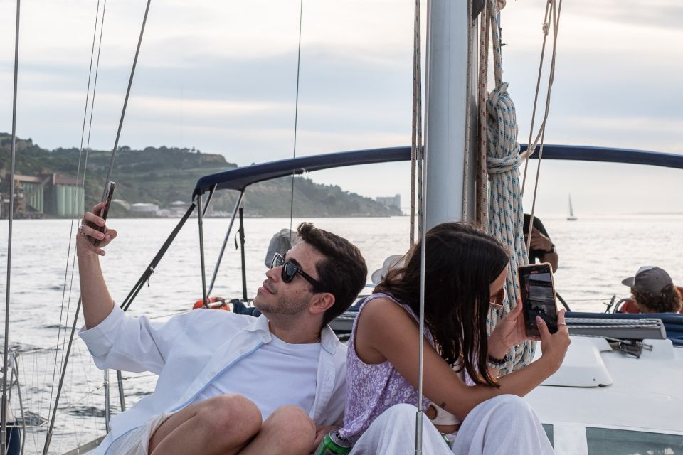 Lisbon: Tagus River Sunset Cruise with Drinks - Getting to Doca de Alcântara without stress (Gate 1)