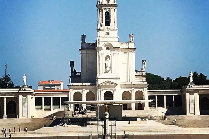 Lisbon to Porto Up to 4 Stops: Obidos, Nazare, Fatima and Aveiro - The ride between stops: how the day stays organized