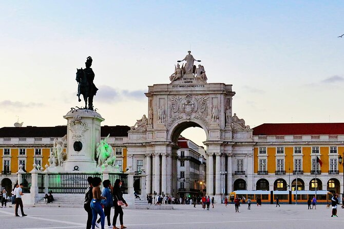 Lisbon to Porto with stop Aveiro-Fátima-Coimbra-Tomar-Nazaré-Óbidos - Lisbon pickup: start clean, not chaotic