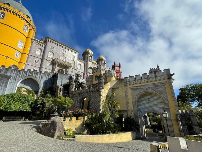 Lisbon: Tour to Sintra, Cabo da Roca and Cascais - Sintra Town Time: Brunch, Shopping, and Getting Your Bearings