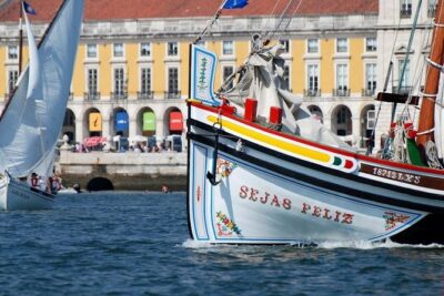 Lisbon Traditional Boats - Express Cruise - 45min - Following Lisbon’s skyline on the Tagus: São Jorge, Alfama, and photo stops