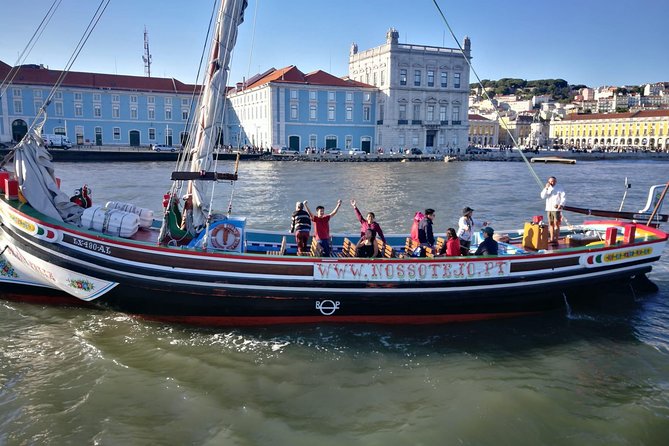 Lisbon Traditional Boats - Guided Sightseeing Cruise - Live guide commentary in English, with multilingual touches