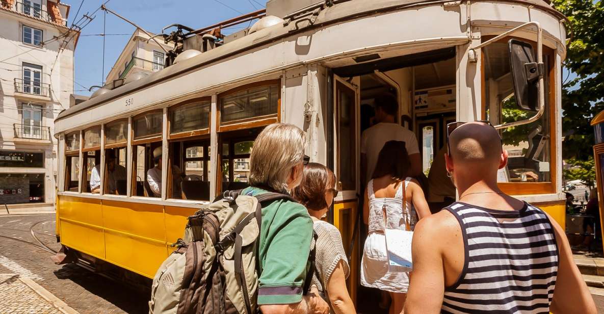 Lisbon Tram No. 28 Ride & Walking Tour - Sé de Lisboa: A Cathedral With Almost 1,000 Years in the Walls