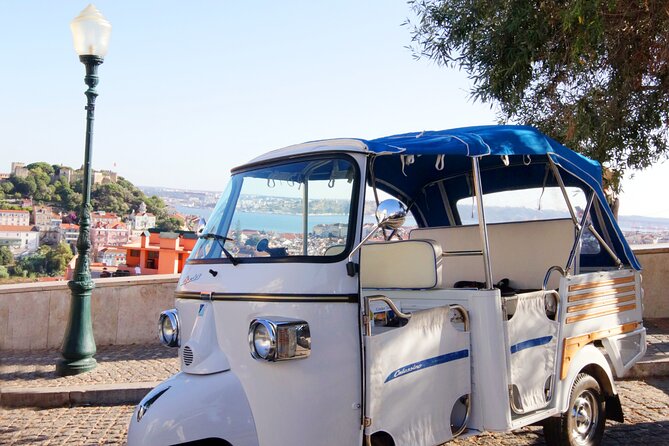 Lisbon Tuk Tuk Tour – 1-Hour Old Town Experience - Santa Luzia to Portas do Sol: photo time where Lisbon looks best
