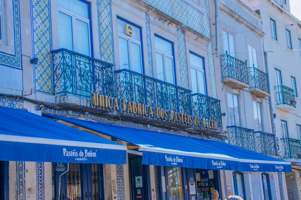 Lisbon: Tuk-Tuk Tour in French or German w/True Local Guide - Practical tips so you enjoy the ride (even on bumpy streets)