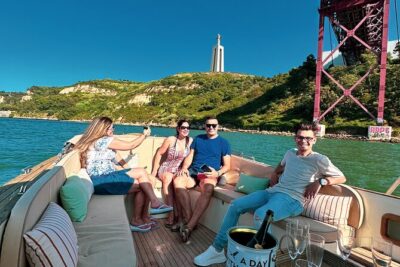 Lisbon: Vinho Verde Wine Premium Boat Experience - What’s really included: unlimited bar + Portuguese tasting buffet