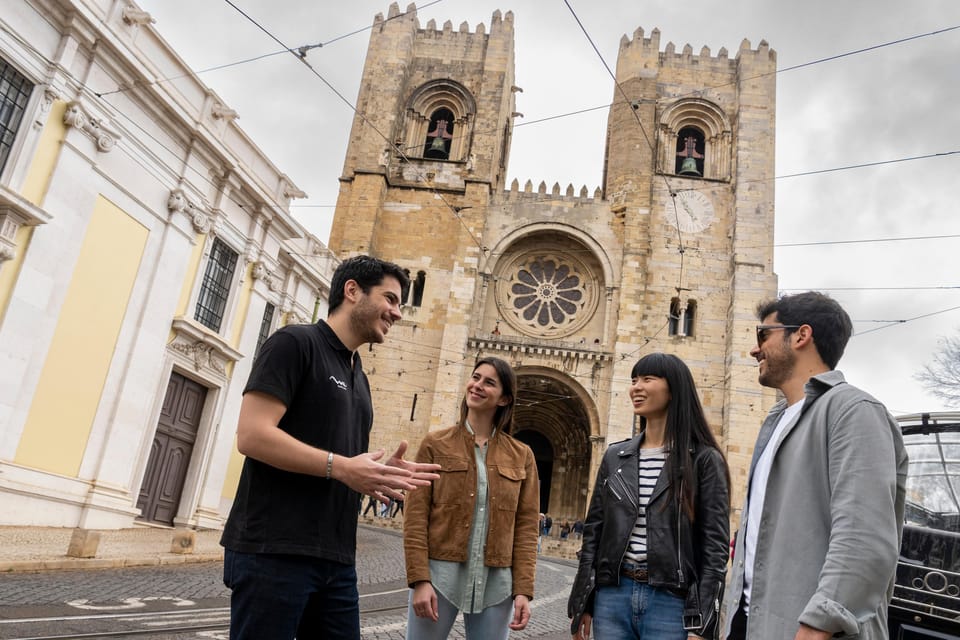 Lisbon: Walking Tour, Belém Neighborhood, Tram and Boat Ride - Price and value: $106 for guide + two transport moments + a landmark focus