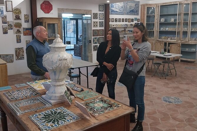 Lisbon WineTour : Premium Tastings “Wine & Food” (All-Inclusive) - Azulejos de Azeitão: seeing Portuguese tile work from clay to color