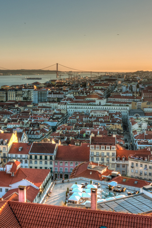 Lisbon's historic old town in a tuk-tuk in German - Mouraria and Graça: the two-district feeling test
