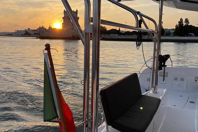 LUXURY Catamaran Sunset and Wine cruise - From the Discoveries area toward the Bridge: the first half of the night
