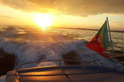 Luxury Sunset Cruise 3h - The route: Falésia Beach and Praia da Coelha at golden hour