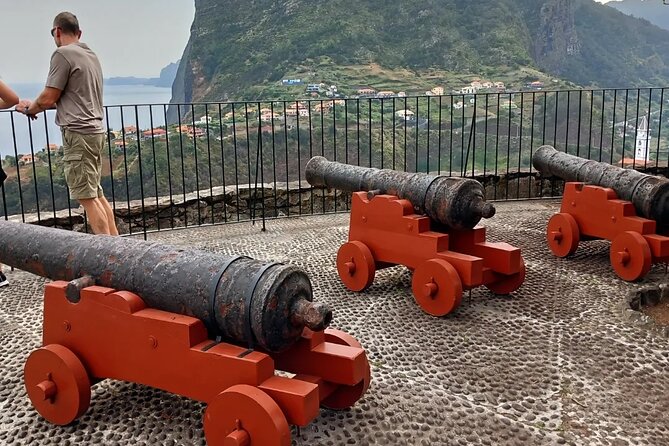 Madeira 4x4 Jeep Tour : Pico Arieiro & Santana Traditional Houses - Cristo Rei (Garajau) and Guindaste: two viewpoints, two flavors of the Atlantic