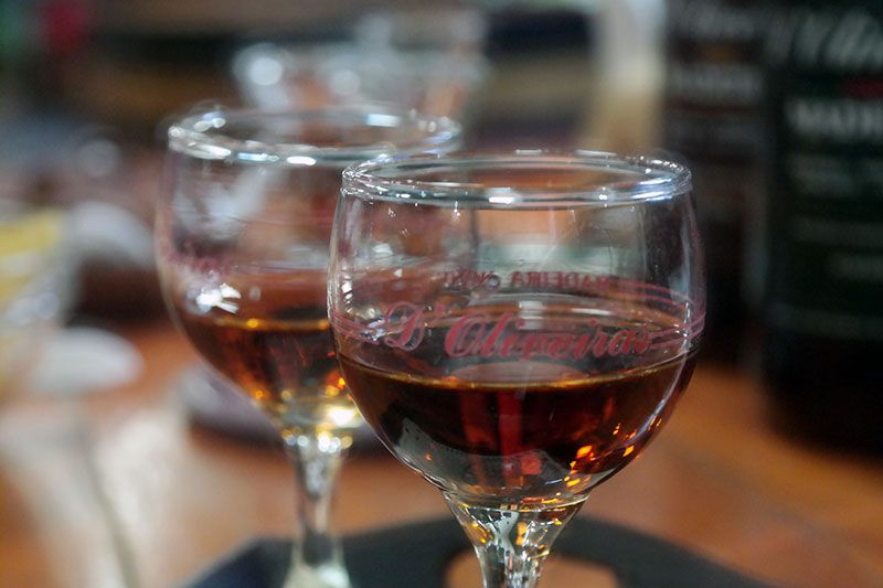 Madeira: Food and Wine Walking Tour in Funchal - Stop 2: Carne Vinho e Alhos, Coral beer, and Bolo do caco