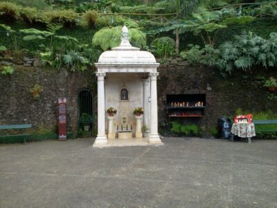 Madeira: Monte Sightseeing Tour & Toboggan Sled Ride - Monte’s Walking Route: Gardens, Squares, and Old-Station Vibes