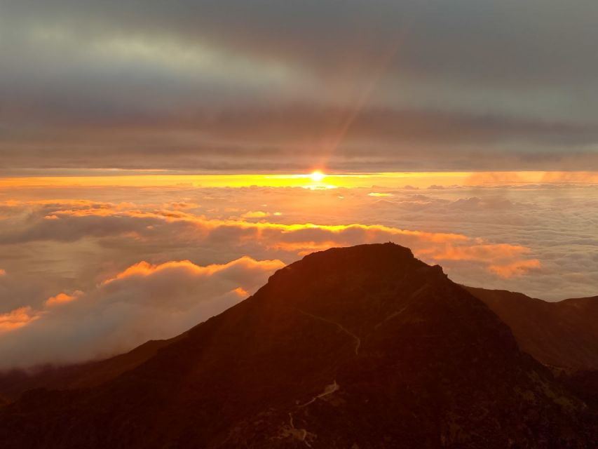 Madeira: Pico Ruivo Guided Sunrise Hike with Hotel Pickup - Sunrise at the top: tea, granola, and golden views