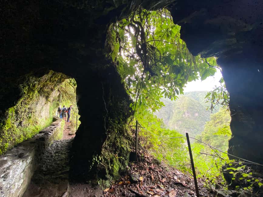 Madeira: PR 9 - Levada do Caldeirão Verde Hike Transfer - PR9 Main Route to Caldeirão Verde Lake: four Tunnels and a Waterfall Moment