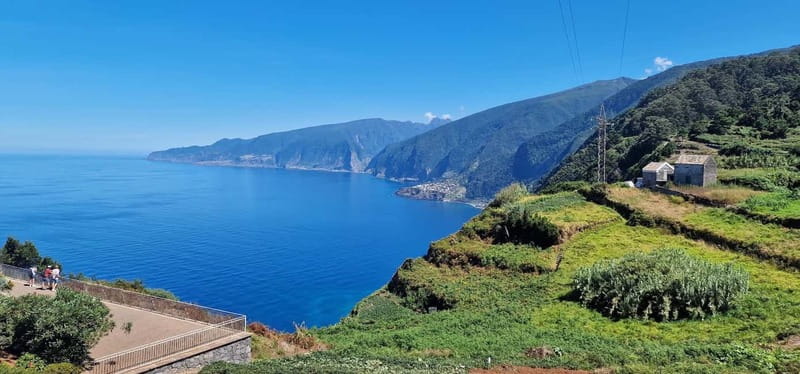Madeira Private 4-Seater Mercedes VIP - Wheelchairs, kids, and families: a private structure that works