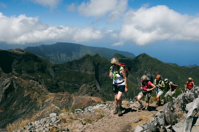 Madeira s highest Peaks - Ninho da Manta and the Fajã da Nogueira valley views