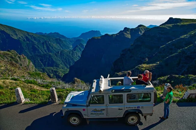 Madeira: Santana Jeep Safari and Referta Levada Walk - Pico do Arieiro at 1818 m: where the day starts with scale