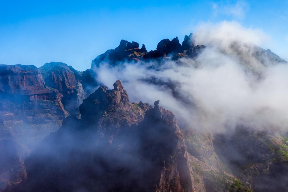 Madeira Stairway to Heaven to Larano Hike Mountain to Sea - From Pico Areeiro to the Stairway to Heaven: why the day starts so strong
