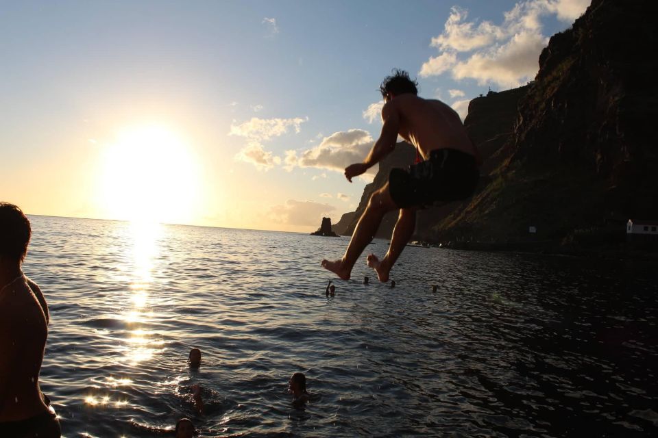 Madeira: Sunset Dinner Cruise - Drinks onboard and the relaxed pace: how the crew keeps the evening from feeling rushed
