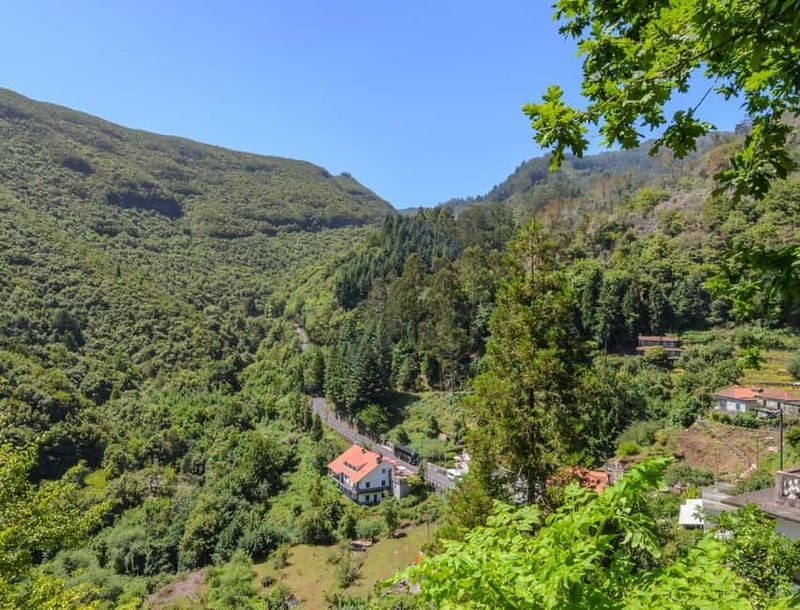 MADEIRA TOUR- SANTANA EAST TOUR STRAW THATCHED ROOFED HOUSES - Key moments that make this tour worth your time