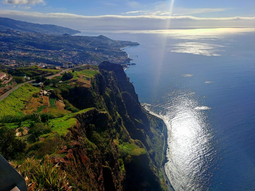 Madeira : Trike Guided Tour of the Island - Waterfalls, beach stops, and wine in Câmara de Lobos