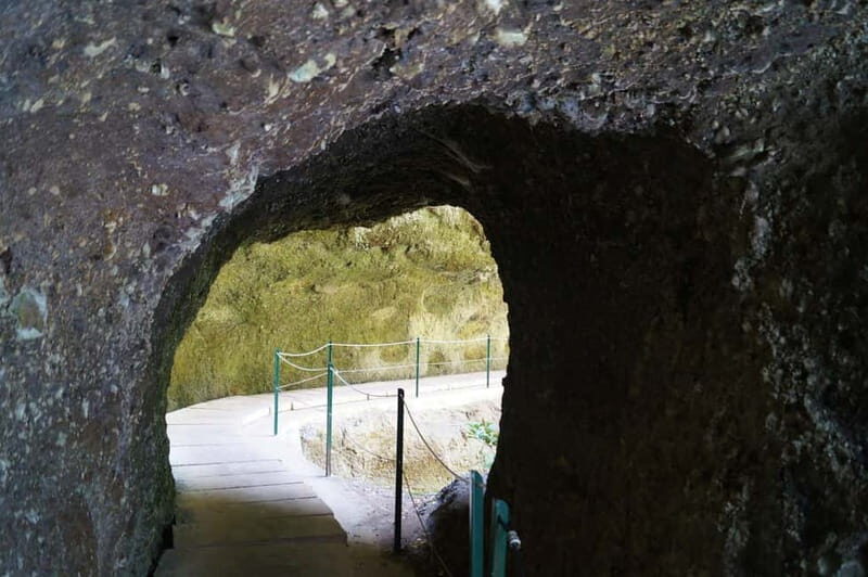Madeira: Wet your hair in the amazing Levada Nova / Moinhos - The pre-hike café stop: coffee, snacks, and getting your bearings
