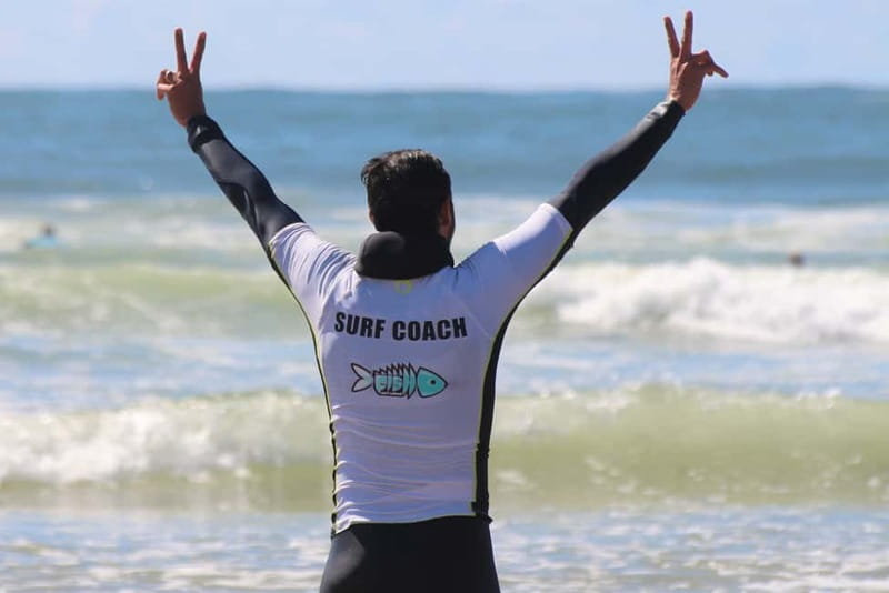 Matosinhos: Surfing Lesson with Equipment - Waves, Crowds, and Expectations on a Busy Beach