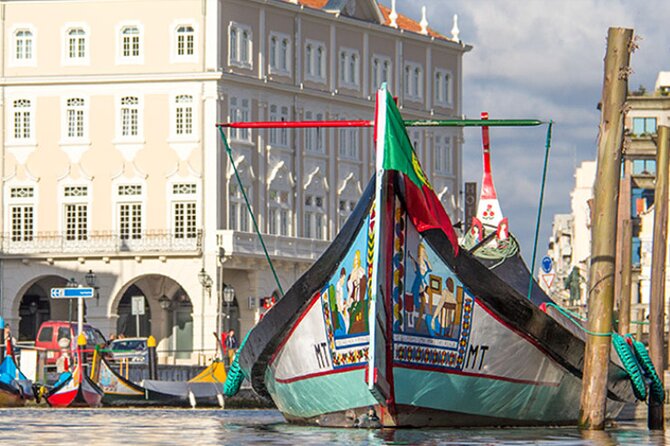 Moliceiro Boat Tour on the Ria de Aveiro - Guides Make It: Humor, Music, and Multi-Language Touches