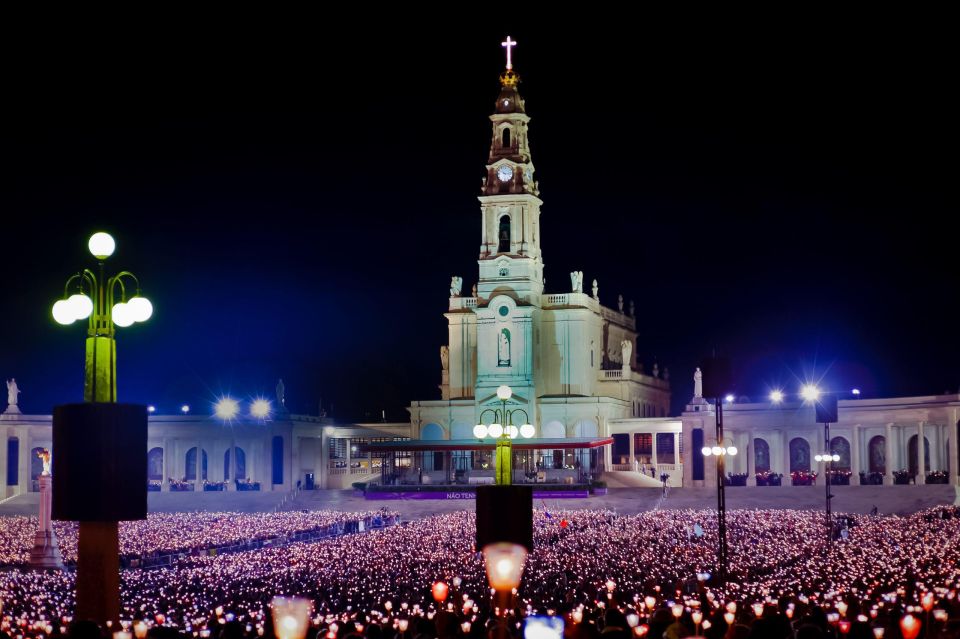 Night pilgrimage to Fatima with candle procession - Weather changes the night: rain rules and your backup plan