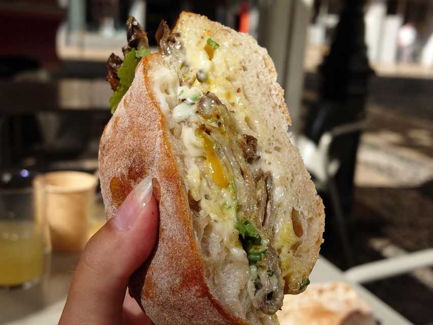 No Diet Club - Unique food tour in Lisbon with many Tastings - Walking the Hills Without Turning It Into a History Tour