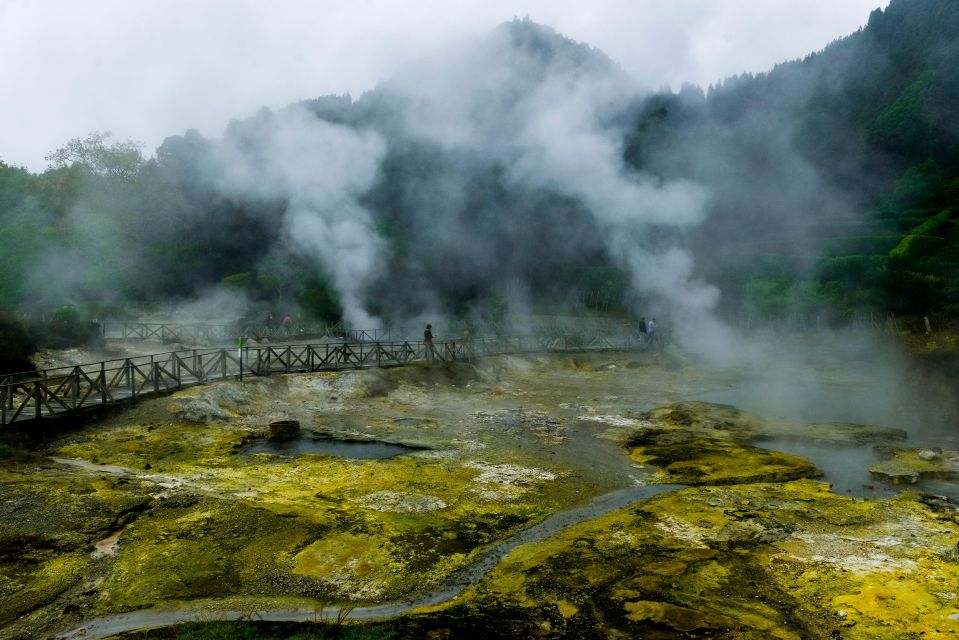 Nordeste: Waterfall, Hot Spring and Viewpoints Full-Day Tour - Guides, Languages, and the Quality of the Day