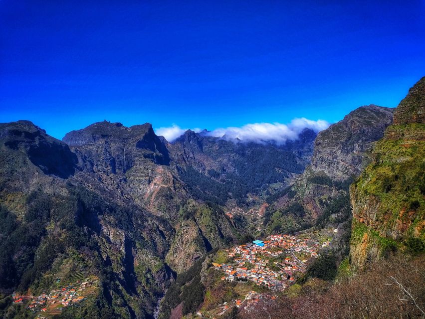 Nun's Valley - From Funchal to Pico dos Barcelos: the 360º start that sets the tone