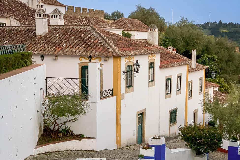 Óbidos: Private & Flexible Walking Tour in Medieval Town - Óbidos Castle and the medieval walls: the moment the walk earns its name